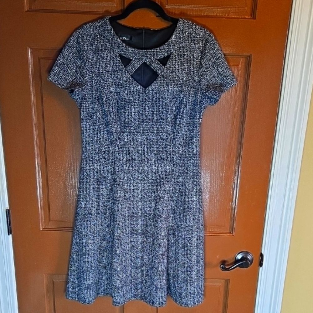 ALYX-Blk/white short sleeved cutout front fit n flare dress Sz 10.